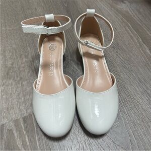 Kids heels/dress shoes. Size 1.